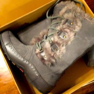 🦭NIB Faux North Face lace boot